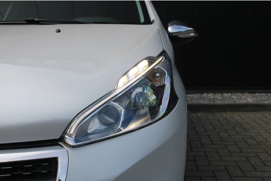 Peugeot 208 1.2 PureTech Allure | TREKHAAK | PANORAMADAK | DEALERONDERHOUDEN