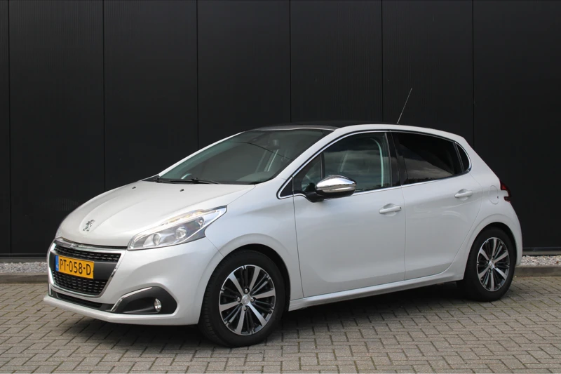 Peugeot 208 1.2 PureTech Allure | TREKHAAK | PANORAMADAK | DEALERONDERHOUDEN