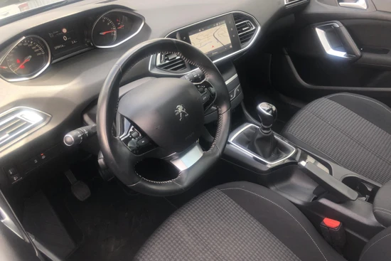 Peugeot 308 SW 1.2 PureTech Blue Lease Executive