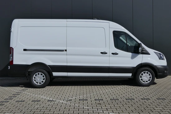 Ford Transit 330 2.0 TDCI 130pk L3H2 Trend | Sync 4 | Laadruimte pakket | Camera | Trekhaak |