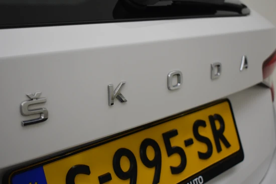 Škoda Fabia 1.0 TSI 95PK Ambition | Adaptieve Cruise Control | App-Connect | Parkeersensoren Achter | DAB | Automatische Airco | LED Rijverl