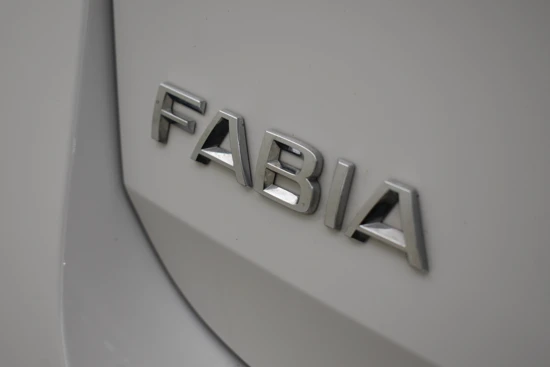 Škoda Fabia 1.0 TSI 95PK Ambition | Adaptieve Cruise Control | App-Connect | Parkeersensoren Achter | DAB | Automatische Airco | LED Rijverl