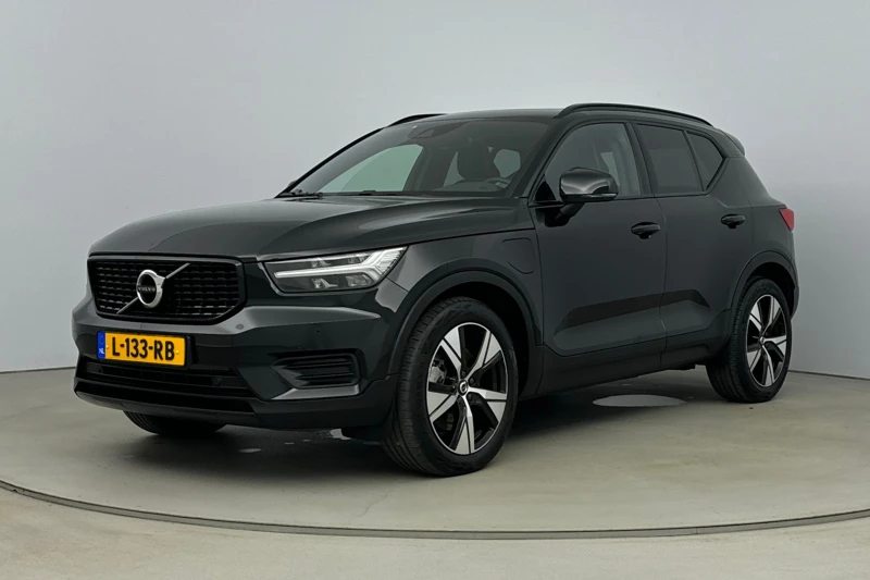 Volvo XC40 1.5 T5 Recharge R-Design 263pk | Panoramadak | Trekhaak | Adaptieve Cruis control | Elektrische achterklep | Stoel + Stuurverwar