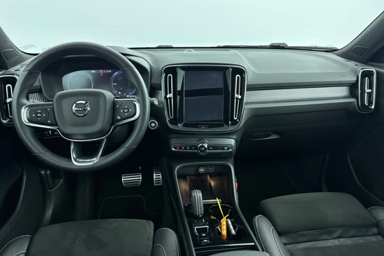Volvo XC40 1.5 T5 Recharge R-Design 263pk | Panoramadak | Trekhaak | Adaptieve Cruis control | Elektrische achterklep | Stoel + Stuurverwar