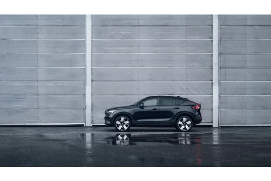 Volvo C40 Single Motor Extended Range Ultimate | Panoramadak | Harman Kardon | Warmtepomp | Getint Glas | 20 Inch | trekhaak