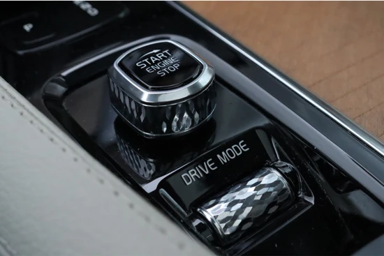 Volvo XC90 T8 AWD Recharge R-Design | Uniek! | Trekhaak | 360° Camera | Harman Kardon | Head-Up Display | Stoel en Stuurwielverwarming | Fu