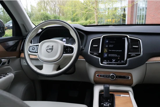 Volvo XC90 T8 AWD Recharge R-Design | Uniek! | Trekhaak | 360° Camera | Harman Kardon | Head-Up Display | Stoel en Stuurwielverwarming | Fu