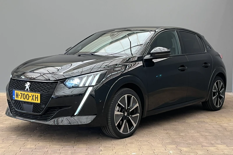 Peugeot e-208 EV GT Pack 50 kWh 136PK | Panorama dak | Leder/Alcantara | Stoelverwarming | Adaptieve Cruise | LED | Virtueel Dashboard |