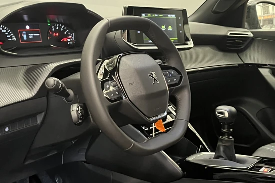 Peugeot 2008 1.2 100PK Allure | Apple/Android Carplay | 17" Lichtmetaal | LED | Leder/Stof | Bluetooth | Parkeersensoren Achter |
