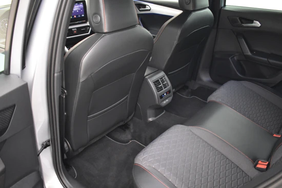 SEAT Leon 1.0 TSI 110PK FR Business Intense | Achteruitrijcamera | Dodehoek Detectie | Adaptieve Cruise Control | App-Connect | DAB | Navi