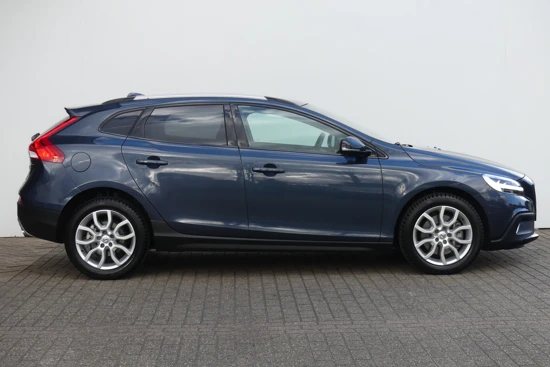 Volvo V40 Cross Country 1.5 T3 Polar+ Luxury Automaat | PANORAMADAK | NAVI | STOELVERWARMING | LEDER |