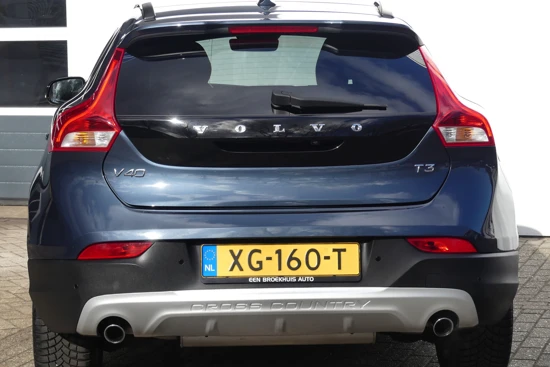 Volvo V40 Cross Country 1.5 T3 Polar+ Luxury Automaat | PANORAMADAK | NAVI | STOELVERWARMING | LEDER |