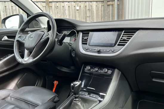 Opel Grandland X 1.2 T. 130 pk | Navigatie | Leder | Open schuifdak | Trekhaak Parkeercamera | LED verlichting | Stoelverwarming -en koeling | Ac