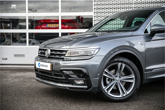 Volkswagen Tiguan Highline Business R 1.5TSI 150pk DSG | Panoramadak | Trekhaak | 19" | Winterpakket |