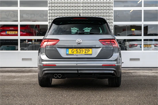 Volkswagen Tiguan Highline Business R 1.5TSI 150pk DSG | Panoramadak | Trekhaak | 19" | Winterpakket |