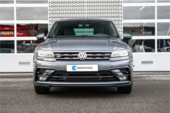 Volkswagen Tiguan Highline Business R 1.5TSI 150pk DSG | Panoramadak | Trekhaak | 19" | Winterpakket |