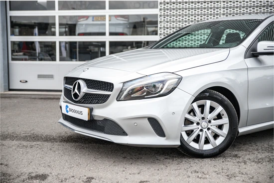 Mercedes-Benz A-Klasse 180 Business Solution | Camera | AMG Performance-stoelen |