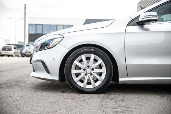 Mercedes-Benz A-Klasse 180 Business Solution | Camera | AMG Performance-stoelen |