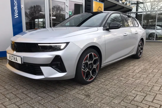 Opel Astra Sports Tourer 1.2 130PK Turbo GS Line NIEUW | CAMERA| LED| AGR COMFORTSTOELEN| NAVIGATIE PRO| 18'' VELGEN| € 5.300 VOORDEEL!!