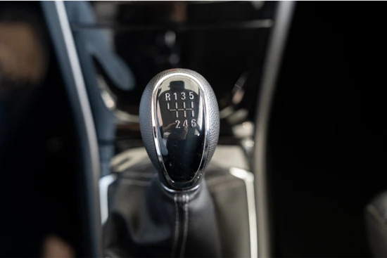 Opel Mokka X 1.4 Turbo Innovation | Camera | Trekhaak | Climate Controle | Comfort Stoelen | Parkeersensoren |