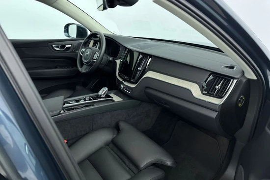 Volvo XC60 2.0 Recharge T6 AWD Inscription Exclusive | Head-up Display | Trekhaak | Android - Apple Carplay | 1e Eigenaar