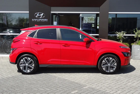 Hyundai KONA EV Fashion 64 kWh | NAVIGATIE | HEAD-UP-DISPLAY | WEINIG KILOMETERS!