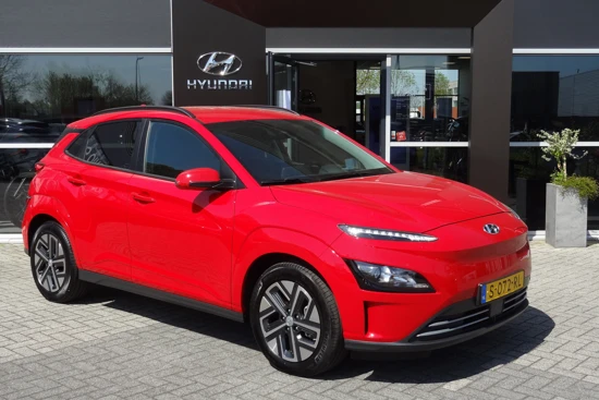 Hyundai KONA EV Fashion 64 kWh | NAVIGATIE | HEAD-UP-DISPLAY | WEINIG KILOMETERS!