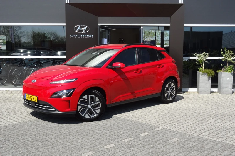 Hyundai KONA EV Fashion 64 kWh | NAVIGATIE | HEAD-UP-DISPLAY | WEINIG KILOMETERS!