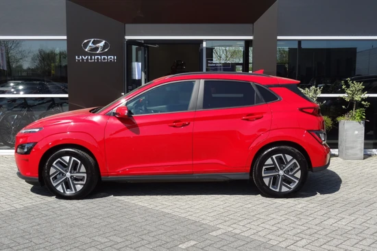 Hyundai KONA EV Fashion 64 kWh | NAVIGATIE | HEAD-UP-DISPLAY | WEINIG KILOMETERS!