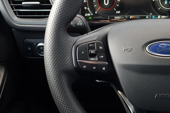 Ford Kuga 2.5 PHEV ST-Line | Winter Pakket | NL-Auto | 19 inch! | Apple Carplay/Android Auto