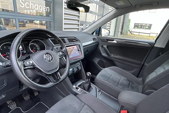 Volkswagen Tiguan 1.4 TSI 125 pk Comfortline | Trekhaak elektrisch uitklapbaar | Elektrisch Panorama dak | Navigatie | Led koplampen |