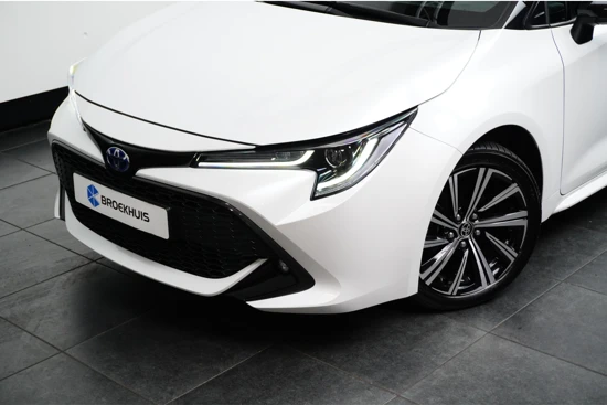 Toyota Corolla Touring Sports 1.8HYBRID STYLE BI-TONE | ELEKTR KLEP | CAMERA | ADAPTIVE CRUISE | STOELVERWARMING | HEAD UP DISPLAY | 17'' LMV |