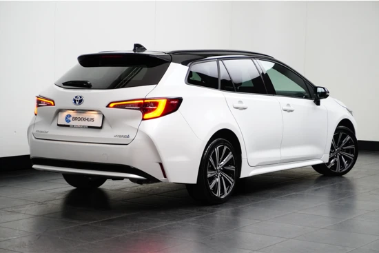 Toyota Corolla Touring Sports 1.8HYBRID STYLE BI-TONE | ELEKTR KLEP | CAMERA | ADAPTIVE CRUISE | STOELVERWARMING | HEAD UP DISPLAY | 17'' LMV |