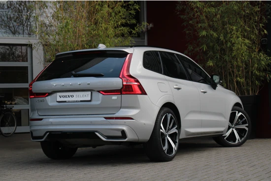 Volvo XC60 2.0 Recharge T8 AWD Ultimate Dark 455 pk | Trekhaak | Schuifdak | Bowers & Wilkins audio | 360º Camera | Head-Up Display | Adapt