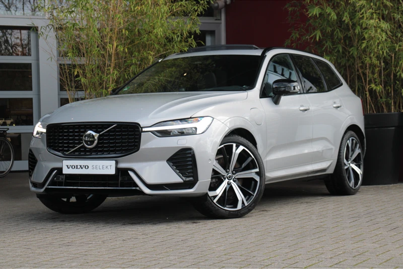 Volvo XC60 2.0 Recharge T8 AWD Ultimate Dark 455pk | Trekhaak | Schuifdak | Bowers & Wilkins audio | 360º Camera | Head-Up Display | Adapti