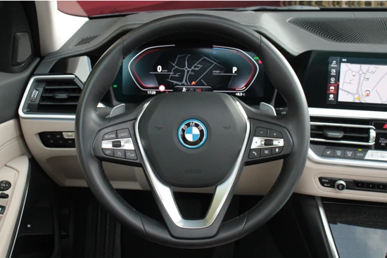 BMW 3-serie 330e High Executive 292 pk | Head-Up Display | Schuifdak | BLIS | Apple CarPlay/Android Auto | Cruise Control | Memory Seat | Pa