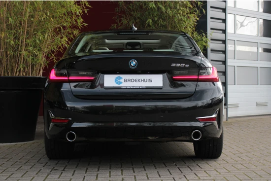 BMW 3-serie 330e High Executive 292 pk | Head-Up Display | Schuifdak | BLIS | Apple CarPlay/Android Auto | Cruise Control | Memory Seat | Pa
