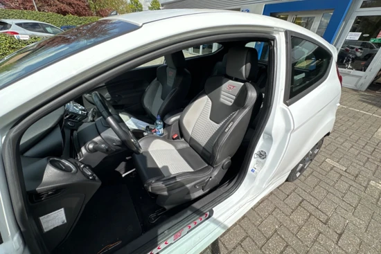 Ford Fiesta 1.6 ST2 | RECARO | LEDER/STOF | NAVI | CAMERA | CLIMA | STOELVERWARMING | CRUISE | 17' LM. VELGEN