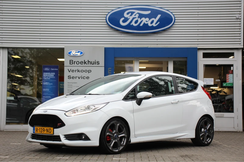 Ford Fiesta 1.6 ST2 | RECARO | LEDER/STOF | NAVI | CAMERA | CLIMA | STOELVERWARMING | CRUISE | 17' LM. VELGEN