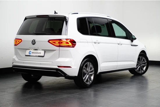 Volkswagen Touran 1.5 TSI DSG-7 150PK 7P R-Line | TREKHAAK | NAVI BY APP | CAMERA | KEYLESS