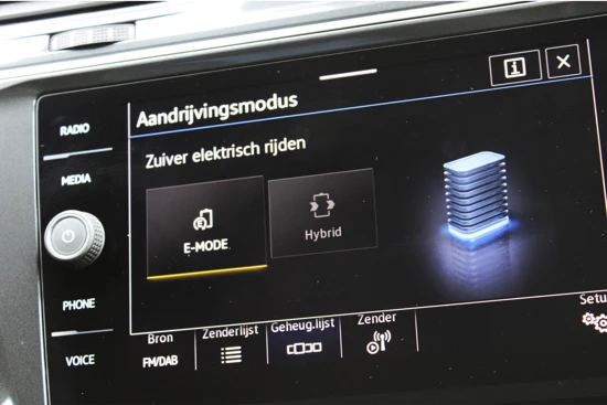 Volkswagen Tiguan 1.4 TSI 245PK eHybrid R-Line Business+ | Black Pakket | Elektrische Achterklep | ACC | Camera | Led Koplampen | App-Connect