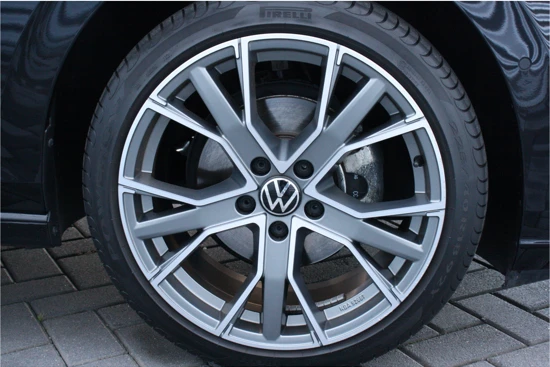 Volkswagen Golf 1.5 eTSI 150PK STYLE+ AUTOMAAT / NAVI / CLIMA / LED / PDC / CAMERA / 18" LMV / KEYLESS / ALCANTARA / WINTERPAKKET / ADAPT. CRUIS