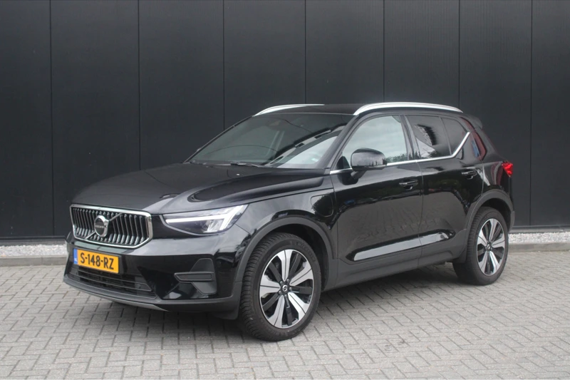 Volvo XC40 T4 Recharge Core Bright | 19" All-season | Camera | Keyless | Stoel / stuurverwarming | Getint glas | DAB-audio