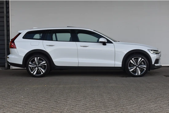 Volvo V60 Cross Country 2.0 B5 AWD Pro