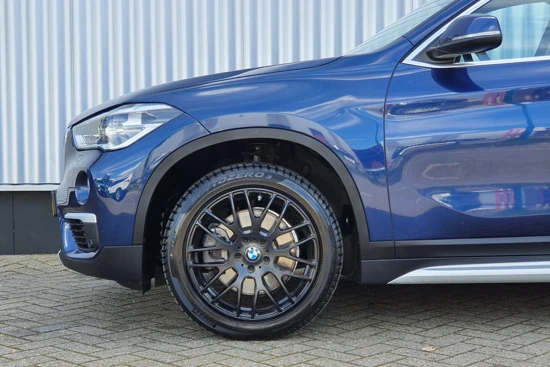 BMW X1 sDrive20i High Executive | Trekhaak! | Lederen Bekleding | Stoelverwarming | CruiseControl | Navigatie |