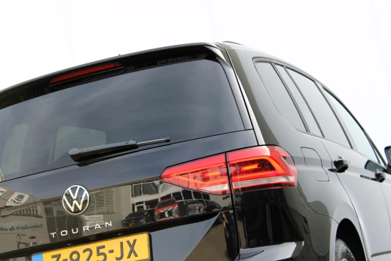 Volkswagen Touran 1.5 TSI 150PK DSG Aut. Highline Business R | 7 Persoons | Trekhaak | App-Connect | Camera | 17'' LMV