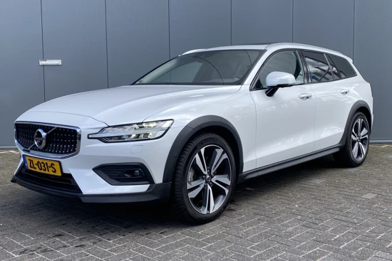 Volvo V60 Cross Country 2.0 D4 190pk Automaat AWD Intro Edition | LED | Adaptive Cruise | Elektrische achterklep | Head-up display | 360 g