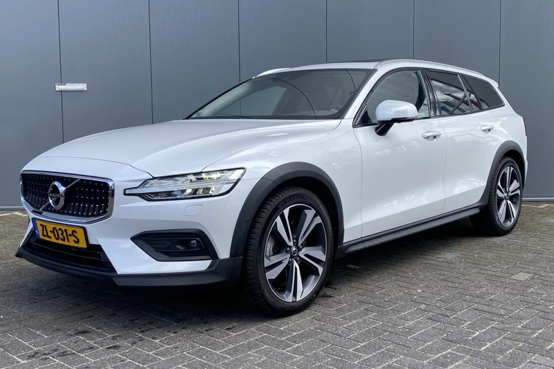 Volvo V60 Cross Country 2.0 D4 190pk Automaat AWD Intro Edition | LED | Adaptive Cruise | Elektrische achterklep | Head-up display | 360 g