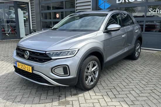 Volkswagen T-Roc 1.0 TSI 110 pk Life 75 Edition | Achteruitrijcamera | Navigatie by app | Cruise control adaptief |