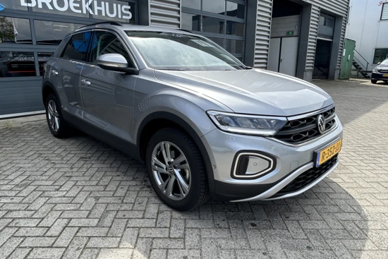 Volkswagen T-Roc 1.0 TSI 110 pk Life 75 Edition | Achteruitrijcamera | Navigatie by app | Cruise control adaptief |